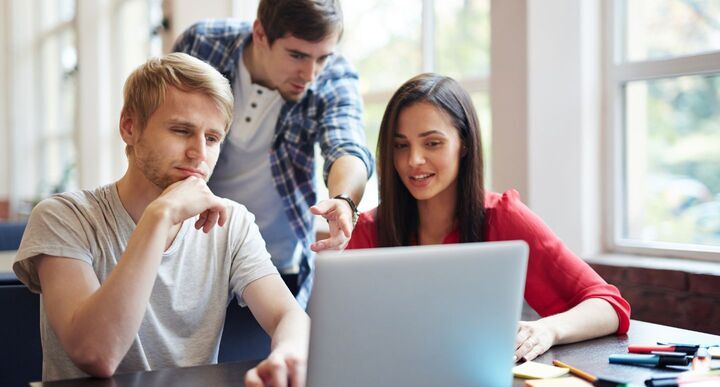 Digital creator: what it is and how to become one in 2026 2 Diverse Topics Covered in Online Business Management Courses